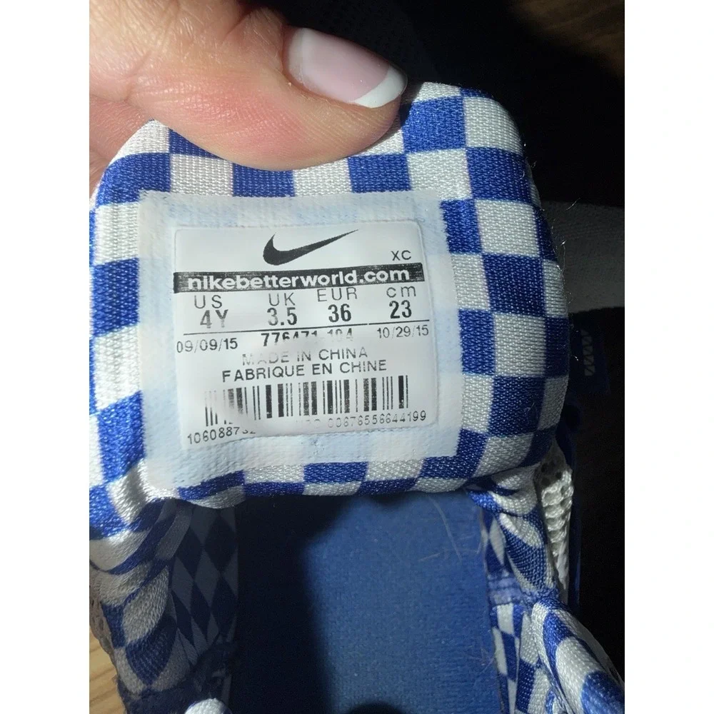 Nike LeBron Soldier 9 Premium Kentucky Youth 4Y Kids Sneakers Tennis Shoes 2015